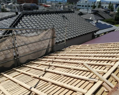 屋根葺替え工事　瓦屋根からMFシルキーへ